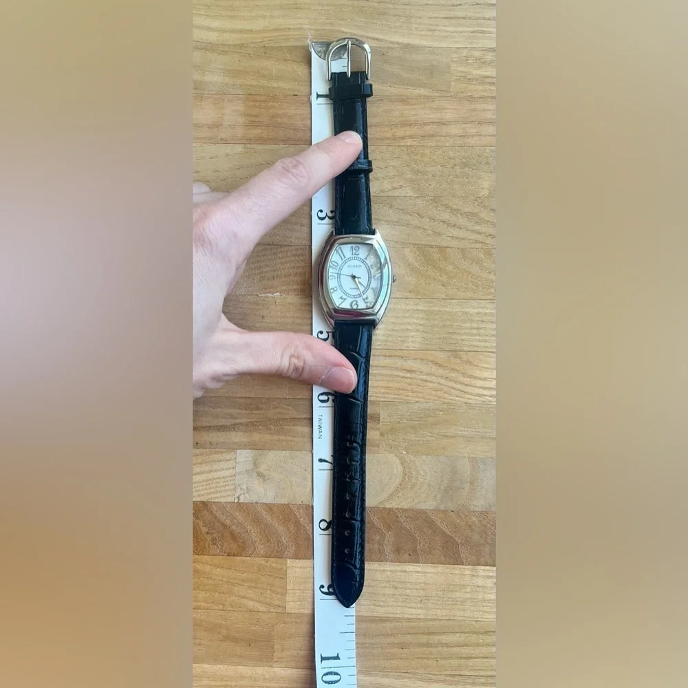 Gossip ladies silver tone Italian black leather dress watch NEW BATTERY